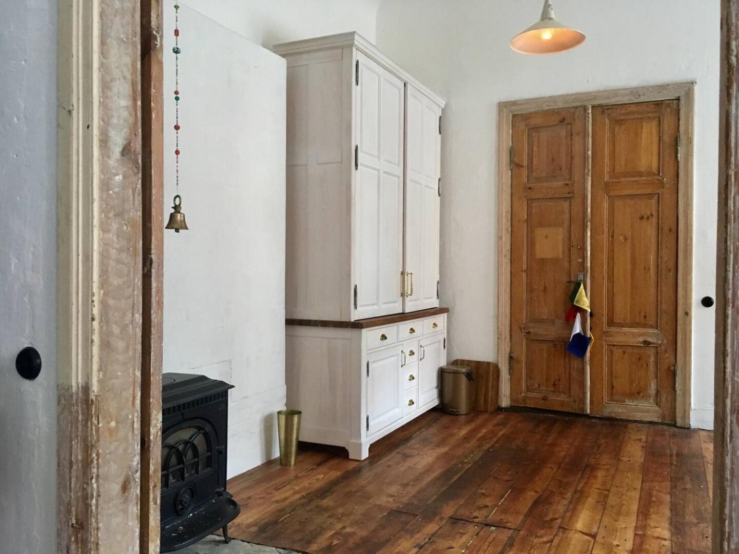 Apartment B19 *